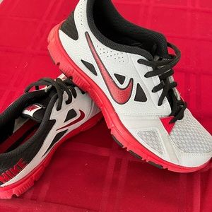 Make me an offer Flex Training Boys US size 7, fits women’s 8